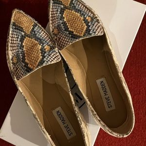 Size 7.5 Steve Madden Flats